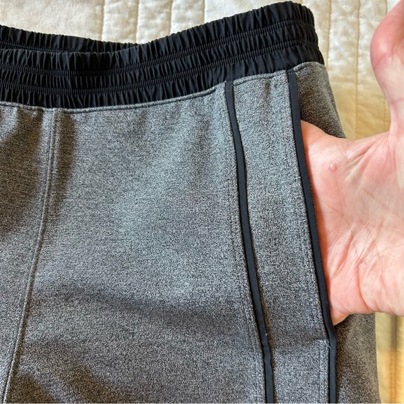 Lululemon Light Strides Cropped Pants. Size 6. - Picture 10 of 12